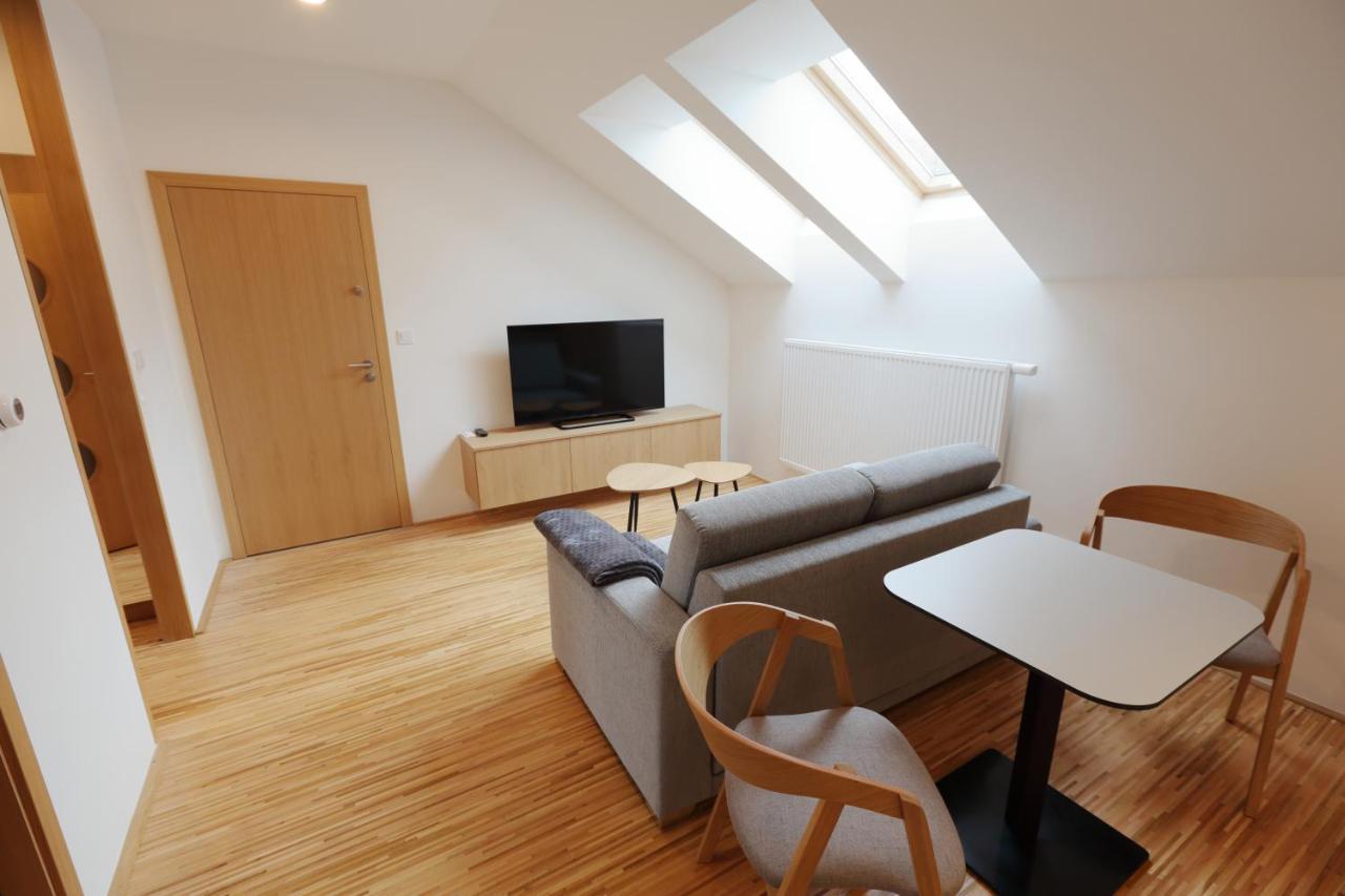 Apartmany U Kvetne Zahrady 크로메르지 외부 사진